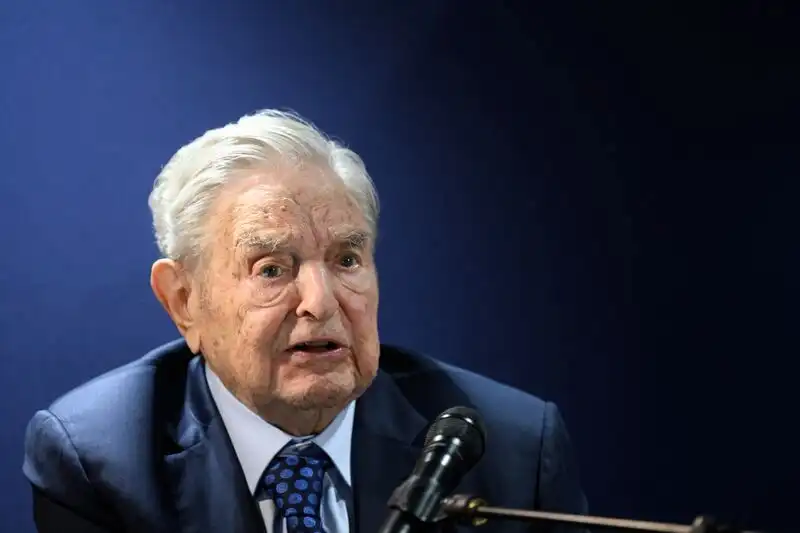 องค์กรไม่แสวงหาผลกำไรของ Soros เตรียมลดจำนวนพนักงานลง 40% หลังจากสืบทอดตำแหน่งต่อจากลูกชายของเข