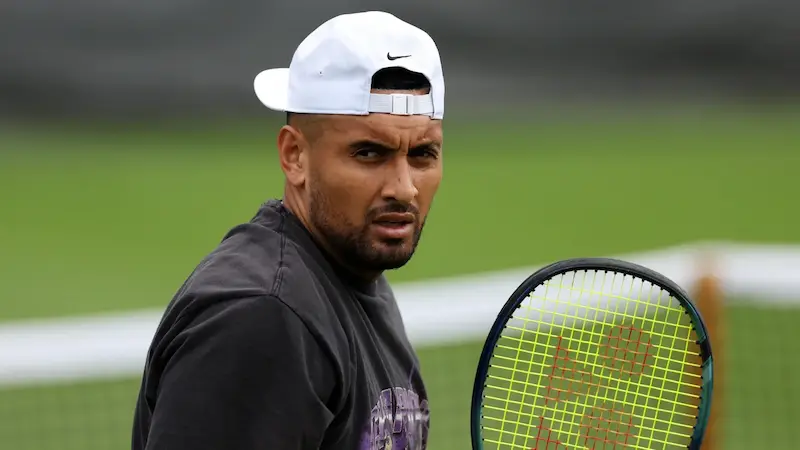 Nick Kyrgios นักเทนนิสชาวออสเตรเลียถอนตัวจาก Wimbledon เนื่องจากอาการบาดเจ็บที่ข้อมือ 