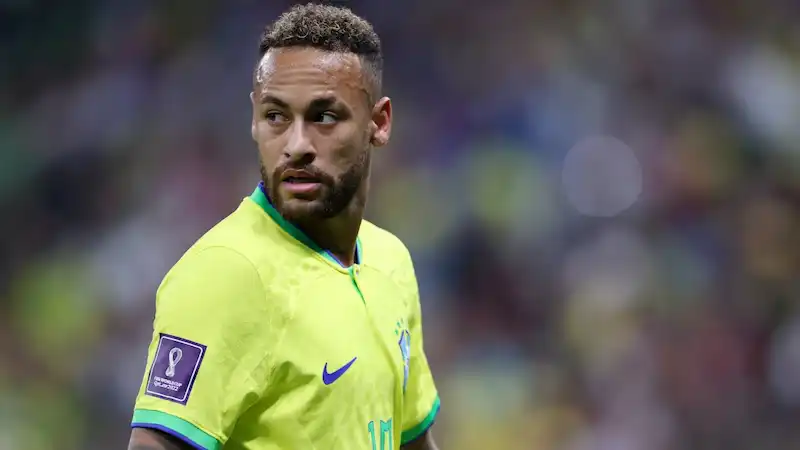 Der brasilianische Fußball-Superstar Neymar erhielt eine Ohrfeige von satten 3 Dollar. 5 Millionen Geldstrafe wegen Umweltverstoßes