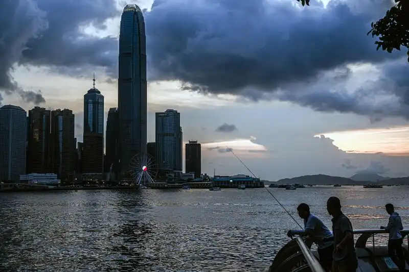 L'hub finanziario di Hong Kong vede guadagni minimi mentre inizia la riapertura