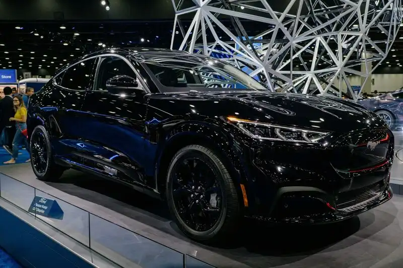 Calo delle vendite di veicoli elettrici Ford a seguito della lenta ripresa dalla chiusura della fabbrica