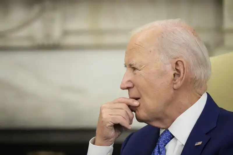 Toyota e Stellantis criticano fortemente la proposta di Biden di aumentare le vendite di veicoli elettrici. 