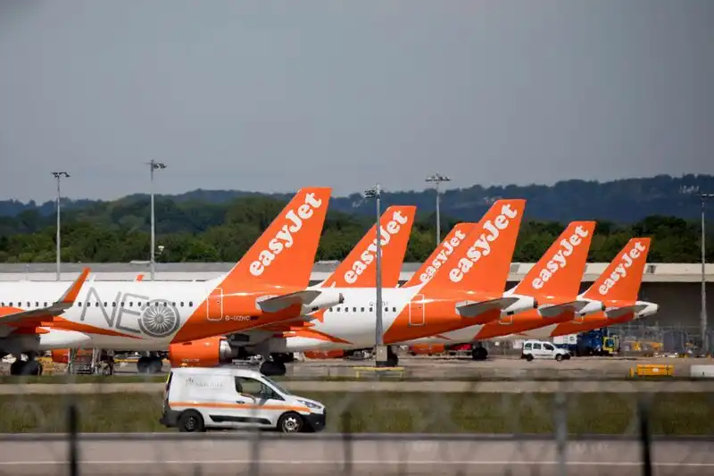 EasyJet ยกเลิก 1,700 เที่ยวบิน เหตุการควบคุมจราจรทางอากาศขัดข้อ