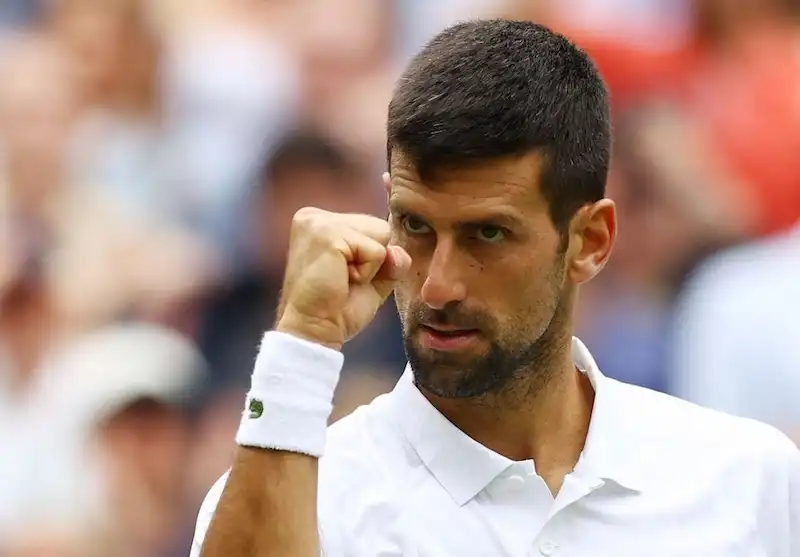 Djokovic batte Hurkacz per assicurarsi un altro posto nei quarti di finale