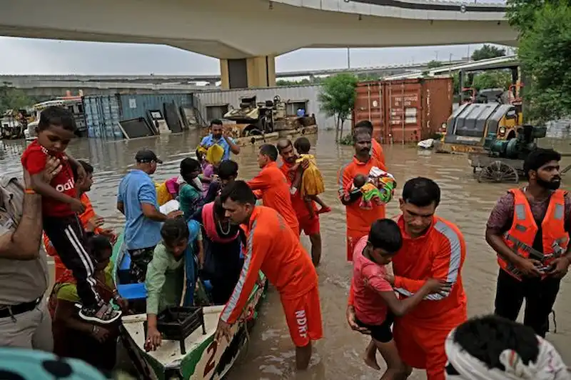 Delhi rimane in allerta mentre il fiume raggiunge livelli da record, rappresentando una minaccia di alluvione