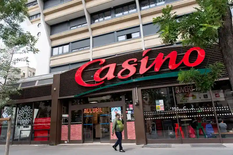 Grupa 3F miliardera Niela wycofuje ofertę przejęcia kasyna. 