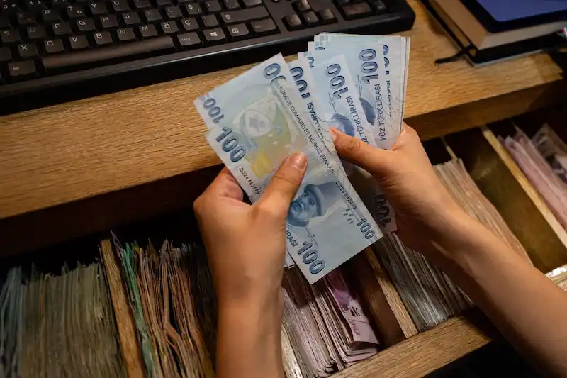 La banca centrale turca fatica a frenare l'aumento della liquidità in lire