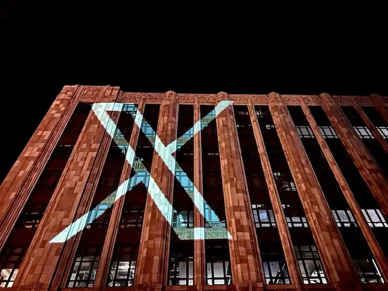 La mossa a sorpresa di Musk: il logo di Twitter viene rinnovato con una 