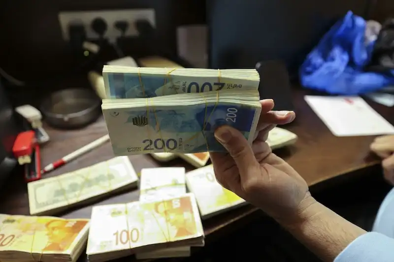 شيكل إسرائيلي يغرق بينما يأخذ مشروع قانون الإصلاح القضائي منعطفاً ضاراً