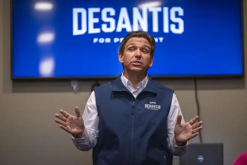 Ron DeSantis ตัดแต่งทีมรณรงค์ปี 2024 ลดพนักงานลงกว่า 30