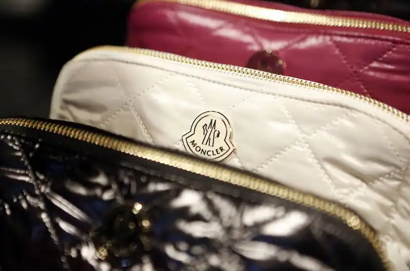 Moncler osiąga rekordowo wysoką sprzedaż w obliczu silnego ożywienia na chińskim rynku