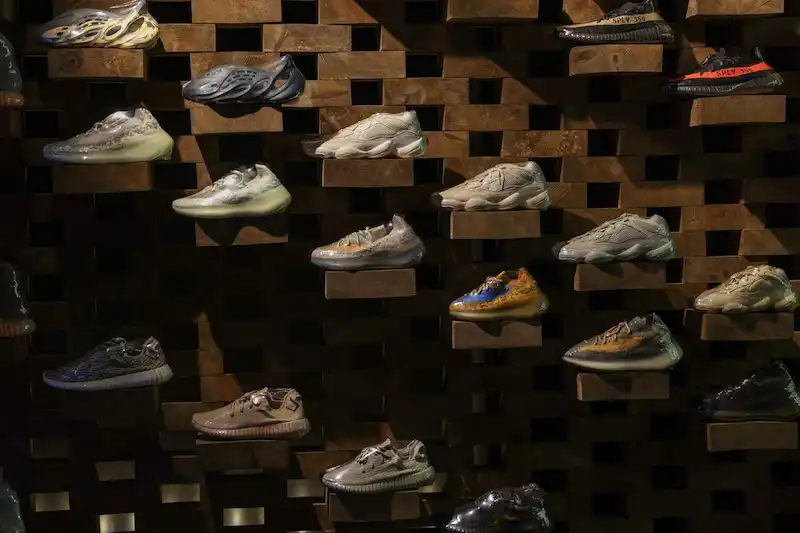 Adidas verkauft zusätzliche Charge Yeezys, um den Lagerbestand zu verringern
