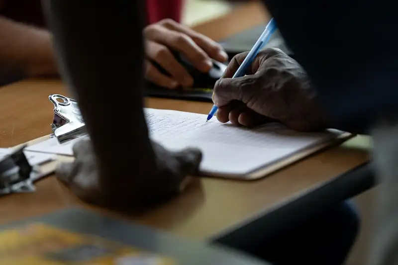 Mercato del lavoro robusto sostenuto dall'aumento dei salari e dal calo della disoccupazione negli Stati Uniti. 