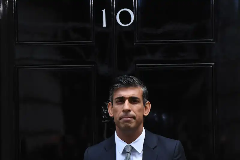 Sunak sieht sich im britischen Wahlkampf mit einem schwierigen Wirtschaftsklima konfrontiert