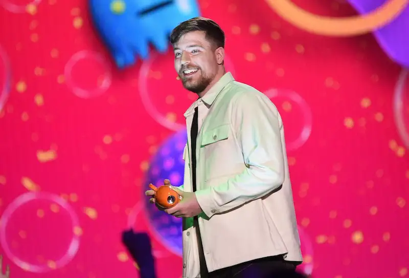 Il socio in affari di MrBeast ha intentato una causa da 100 milioni di dollari per una partnership con Burnt Burger