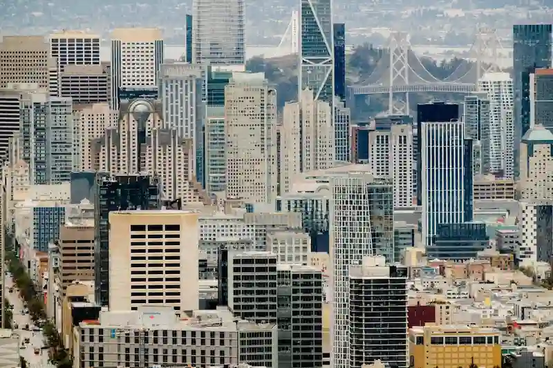 I prezzi degli immobili di San Francisco sono crollati, portando i proprietari di immobili a chiedere una riduzione delle tasse
