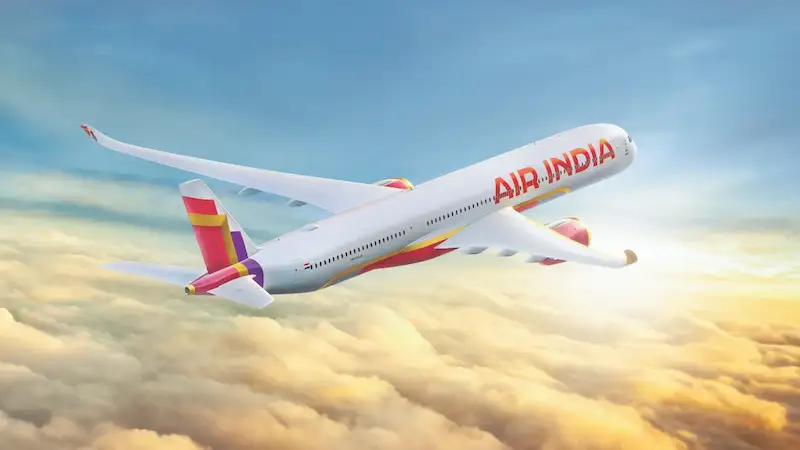 Air India präsentiert ein überarbeitetes Erscheinungsbild mit einem auffälligen Logo und einer neu gestalteten Lackierung, was eine völlige Umgestaltung der Fluggesellschaft signalisiert. 