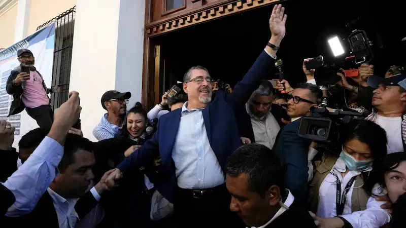 Bernardo Arévalo ผู้สนับสนุนการต่อต้านการทุจริต ได้รับชัยชนะในการแข่งขันชิงตำแหน่งประธานาธิบดีของกัวเตมาล