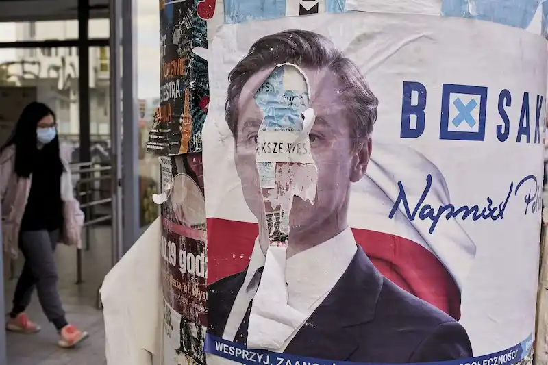 Far-Right Confederation Party of Poland experiences decline in latest poll results