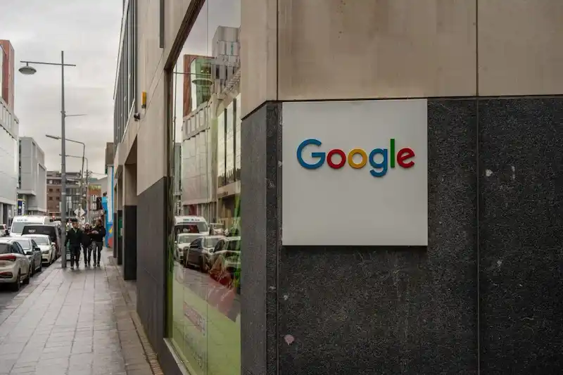 Google rimuove il feedback critico di un tracker che denuncia il lavoro forzato uiguro. 