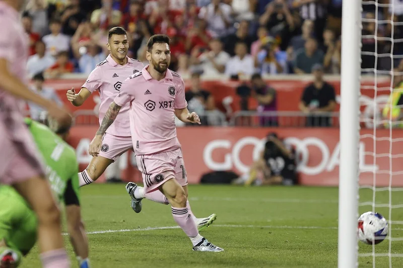 Lionel Messi marca gol sensacional na estreia na MLS contra o New York Red Bulls