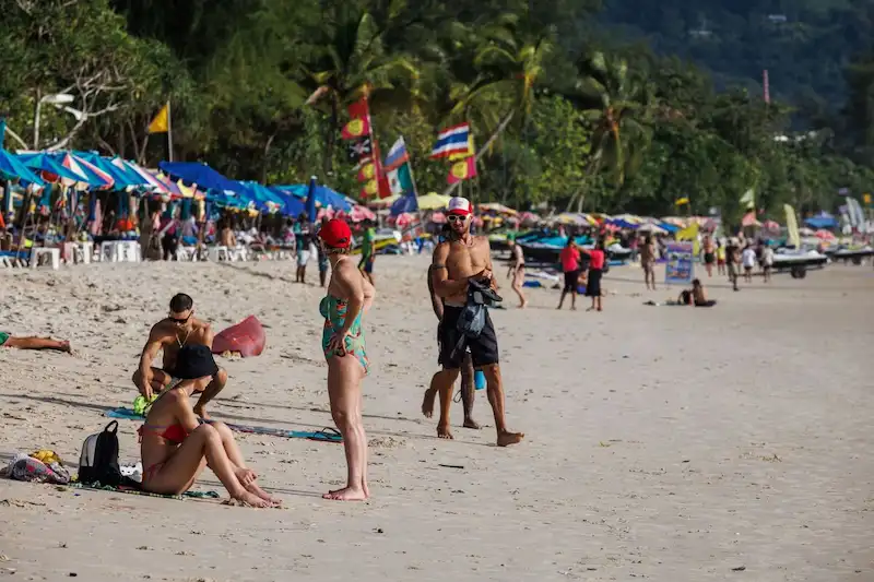 Thailand considers relaxing visa regulations to attract Chinese and Indian tourists
