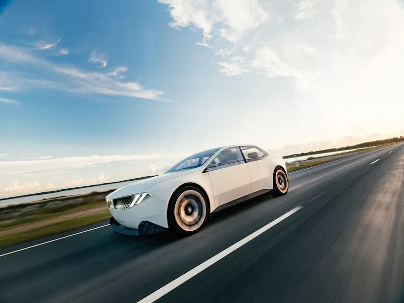 BMW, Tesla ve Çinli Otomobil Üreticisi BYD ile Rekabet Edecek Yeni Nesil Elektrikli Aracını Ortaya Çıkardı
