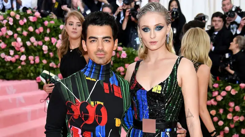 Joe Jonas และ Sophie Turner อ้างว่าพวกเขาบรรลุข้อตกลงร่วมกันเพื่อยุติการแต่งงานของพวกเข
