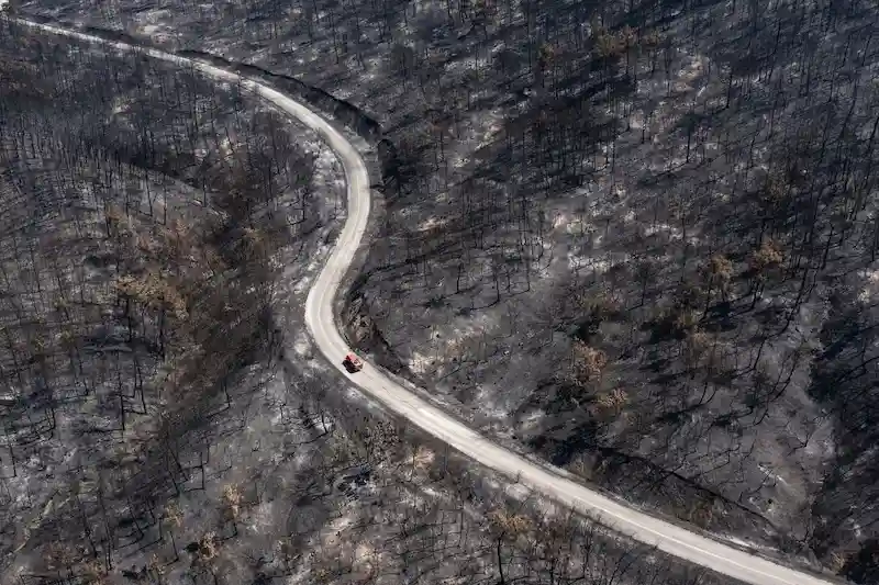 La Grecia prevede di aumentare la tassa sull’ospitalità per rafforzare il Fondo per i disastri climatici