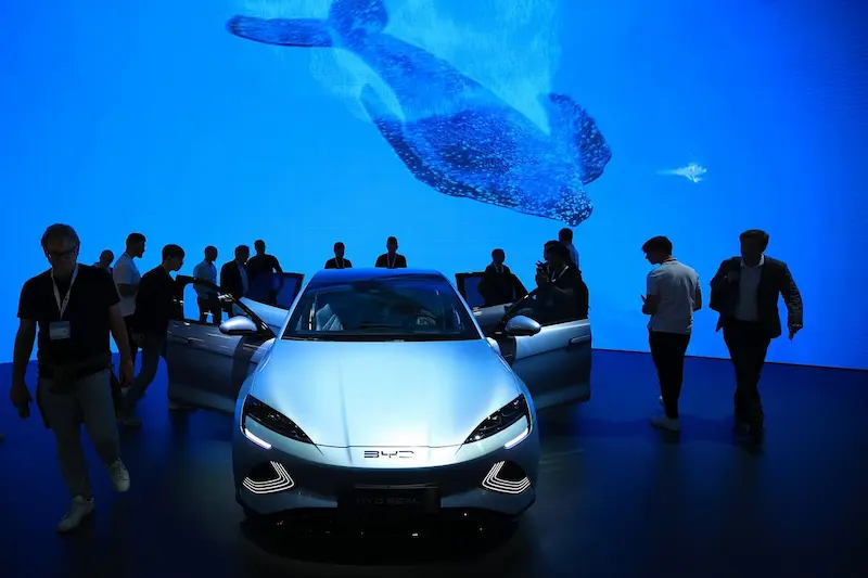 I marchi cinesi di veicoli elettrici guardano ai concessionari di auto europei in declino come a un potenziale mercato di crescita