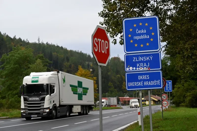 Kraje graniczące ze Słowacją zwiększają kontrole graniczne, aby zapobiec nielegalnej imigracji