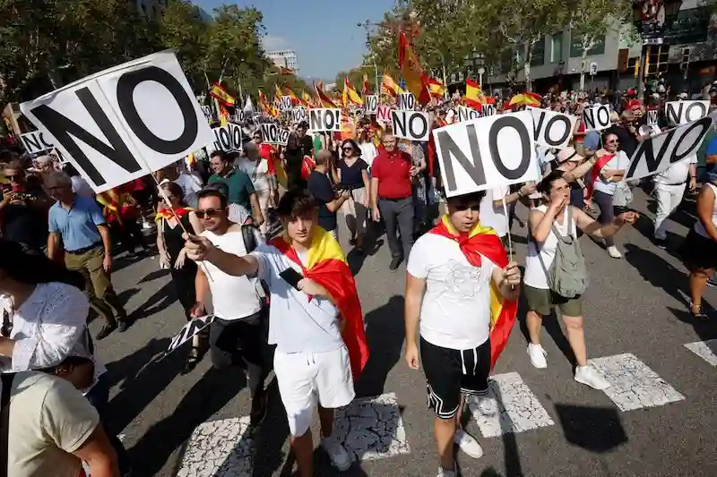 Massicce proteste contro la potenziale amnistia catalana
