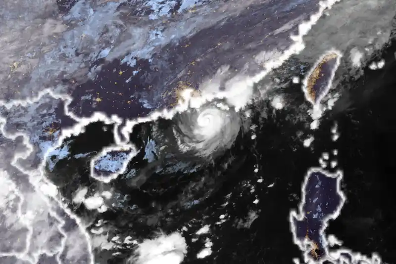 Typhoon Approaches Hong Kong, Highest Hurricane Signal Expected