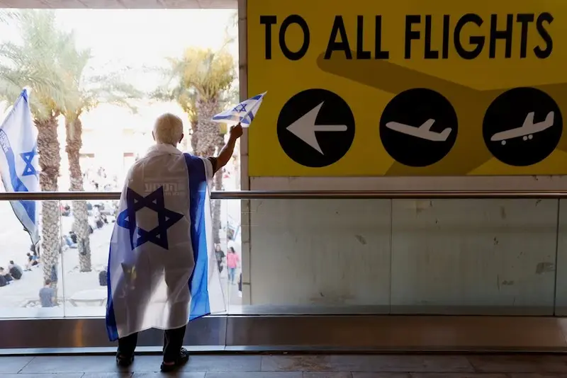 Airlines halt flights following assault on Israel