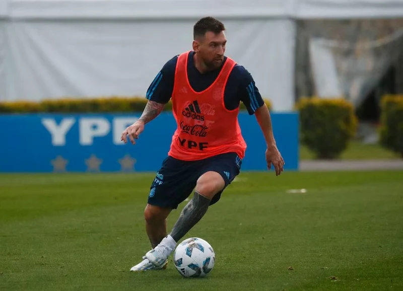 L'incertezza incombe sulla partecipazione di Messi alle qualificazioni del Paraguay, secondo Scaloni