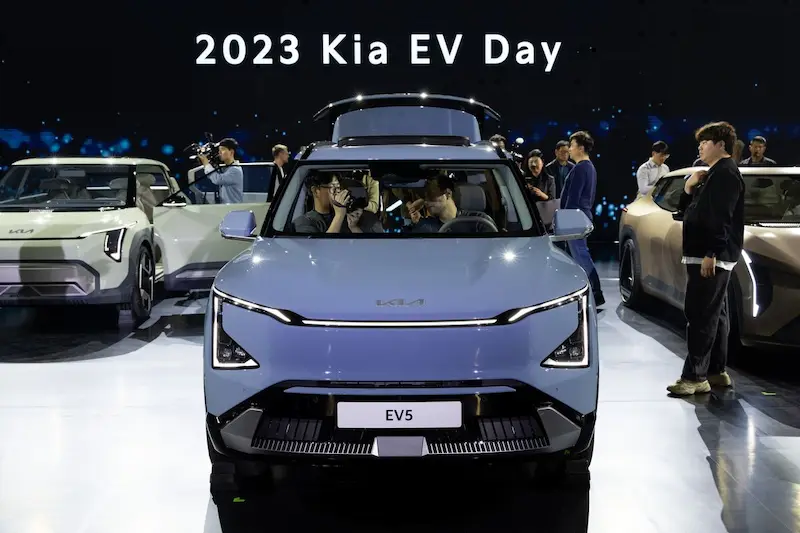 Die neueste Elektrofahrzeugpalette von Kia bietet transformierende Autos mit Schlafzimmerfunktionen
