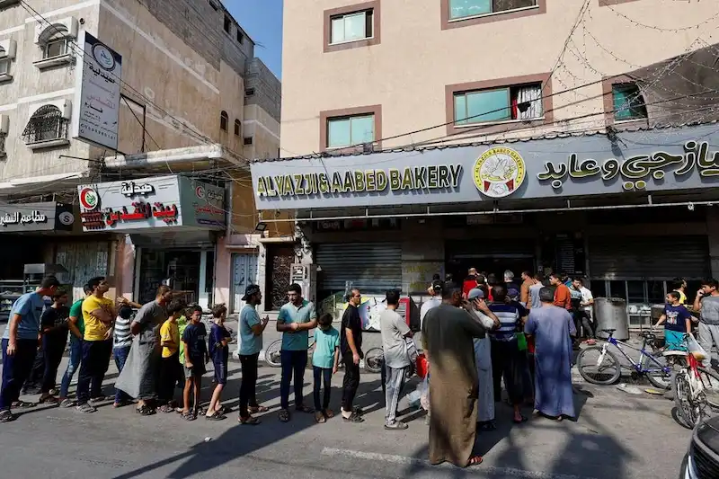 Gaza Bread Shortage & Water Crisis Amid Israeli Bombardment