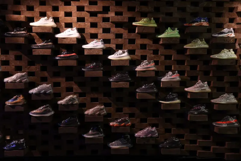 Adidas erklimmt mit zweitem Yeezy-Sneaker-Boost neue Höhen und erhöht Prognose erneut
