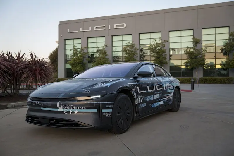 การผลิตรถยนต์ไฟฟ้าของ Lucid Motors ลดลง 29% ทำให้เกิดความกังวลเกี่ยวกับการบรรลุเป้าหมา