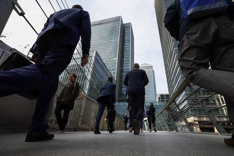 İngiltere, rekabet gücünü artırmak için bankacıların ikramiye tavanını kaldıracak
