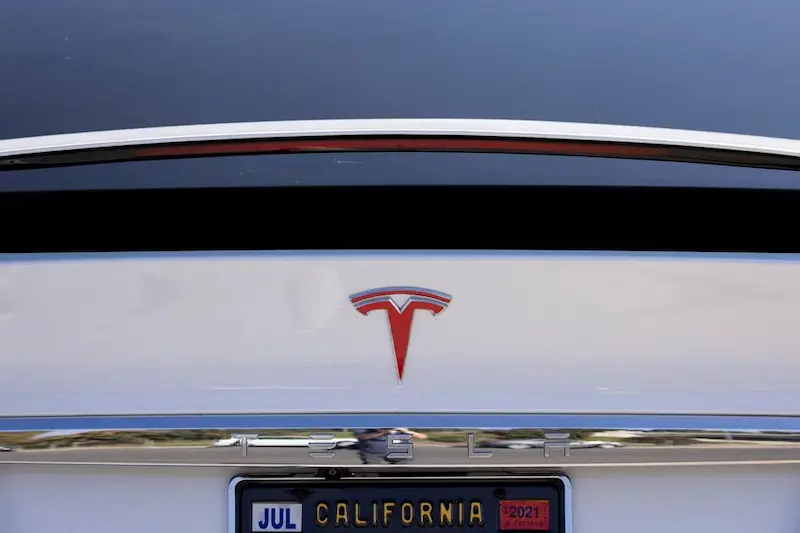 Tesla prevale nello storico processo statunitense sull'autopilota legato a un incidente mortale