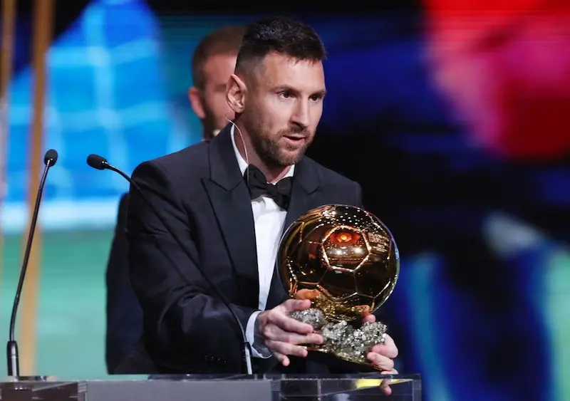 Messi incoronato re del calcio con lo storico ottavo Pallone d'Oro