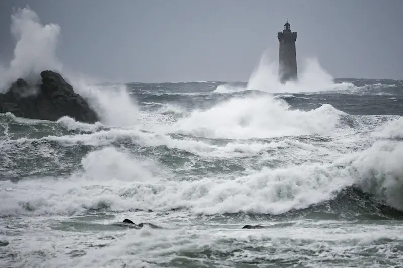 Sturm Ciarán richtet verheerende Schäden an und lässt 1 Million Menschen in Frankreich und England ohne Strom zurück