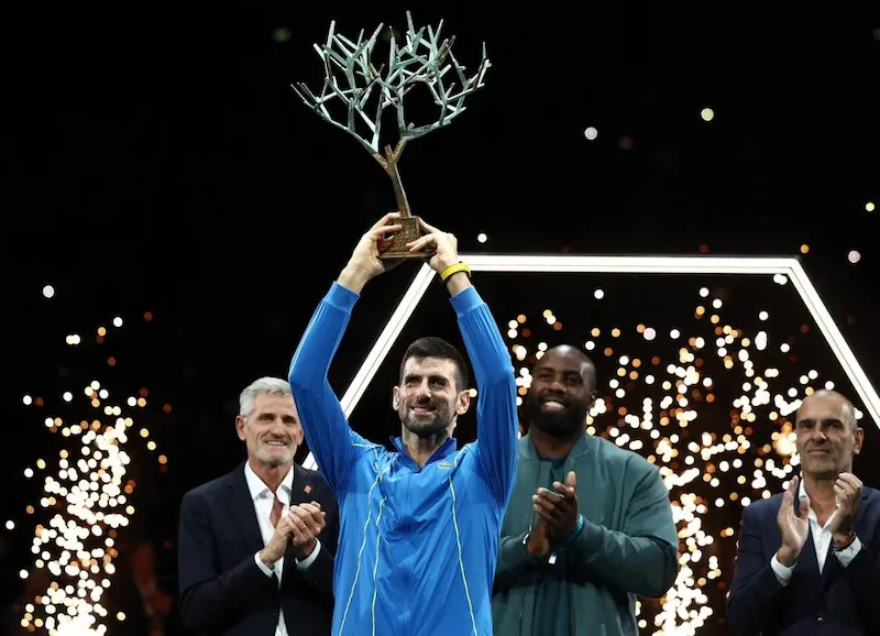 Novak Djokovic supera a Grigor Dimitrov y se asegura un título récord en París