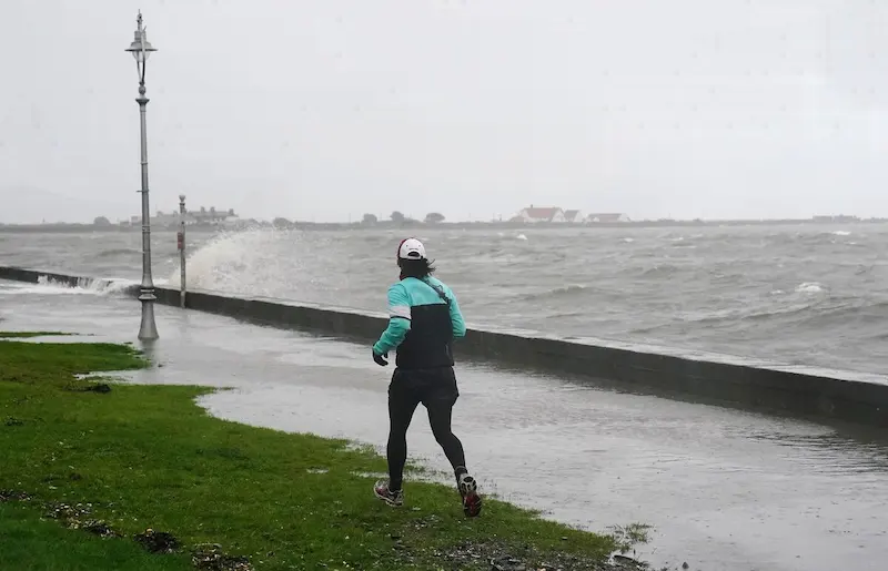 Sturm Debi bereitet sich darauf vor, Irland und Großbritannien mit turbulenten Winden und Regen zu treffen
