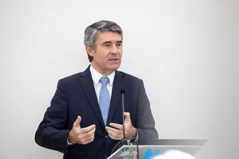 Portuguese Finance Minister Endorses Carneiro as Socialist Leader