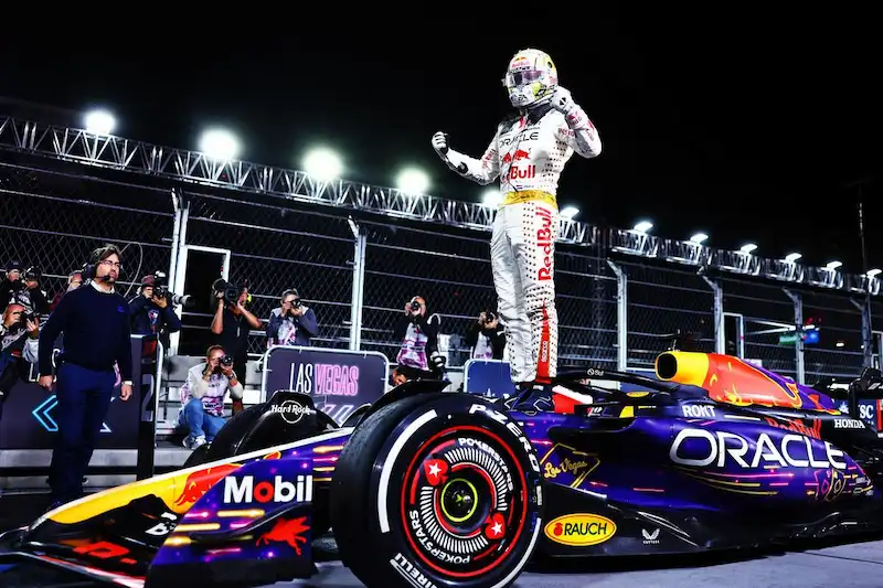 Verstappen domina il Gran Premio di Las Vegas e conquista la 18esima vittoria di un'emozionante stagione di F1