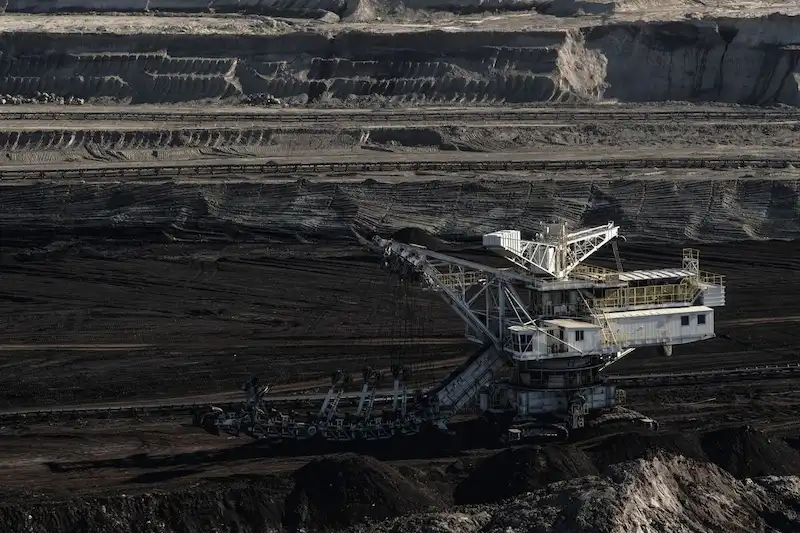 Poland's New Government Aims for Quick Exit from Coal, Boosts Green Energy