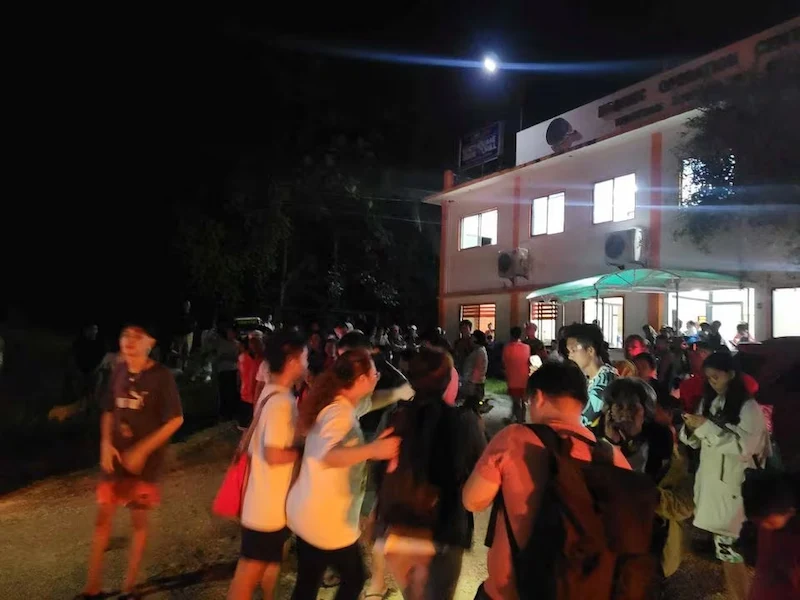 Philippines rocked by powerful quake, triggering tsunami alerts and urgent evacuations