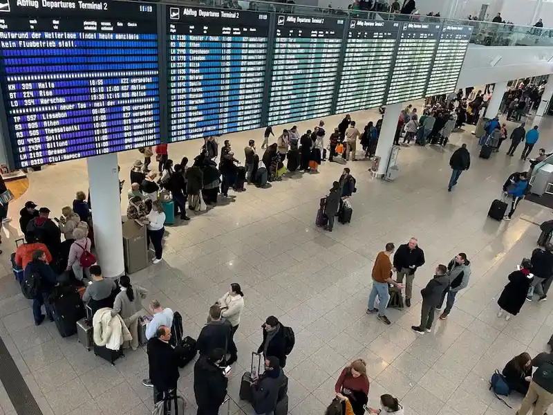 Bavaria Battles Heavy Snowfall: Flights, Trains, and Markets Grind to a Halt